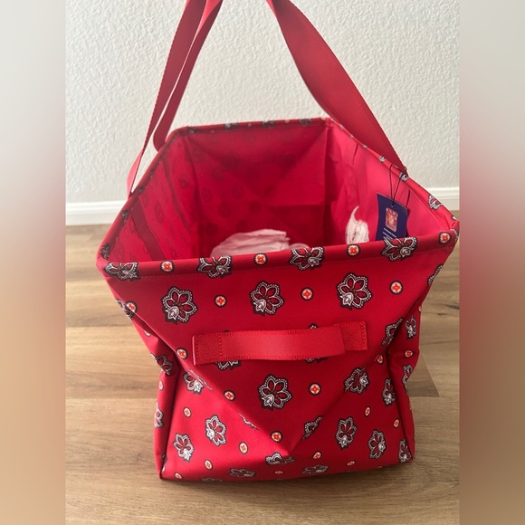 Vera Bradley NFL Tampa Bay Buccaneers Large Tote Bag – Rare Red Print- NWT - Picture 15 of 16